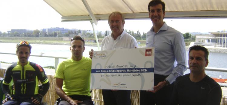 Remise de la bourse au Club Esportiu Handbike BCN